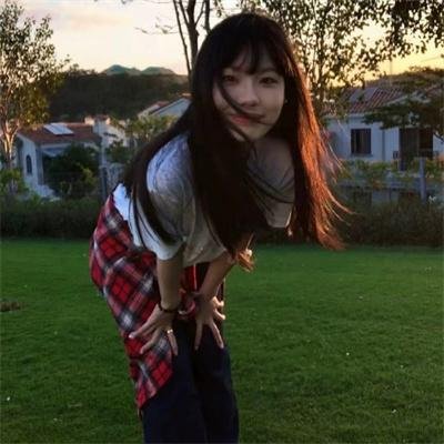 挥著翅膀的女孩